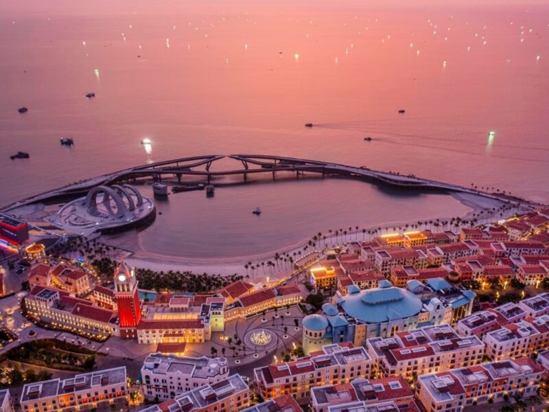 Kiss Bridge