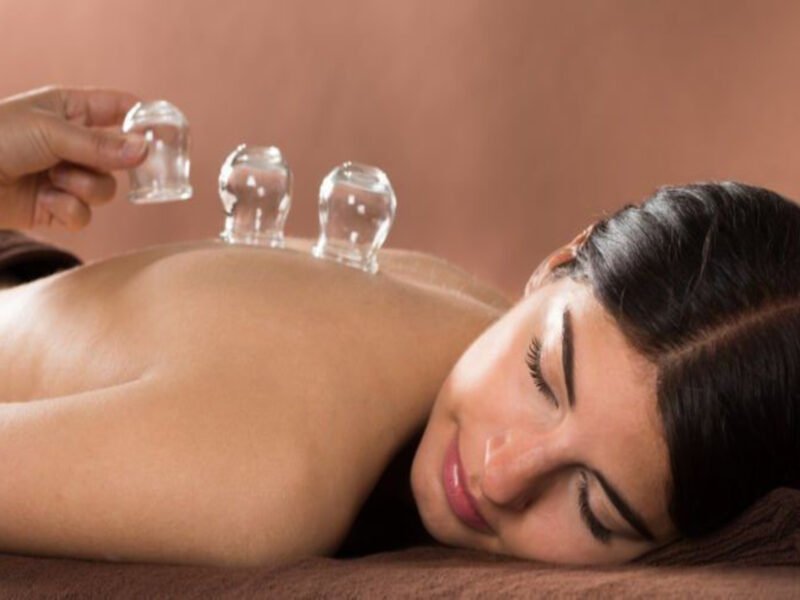 Massage toàn thân cạo gió, giác hơi