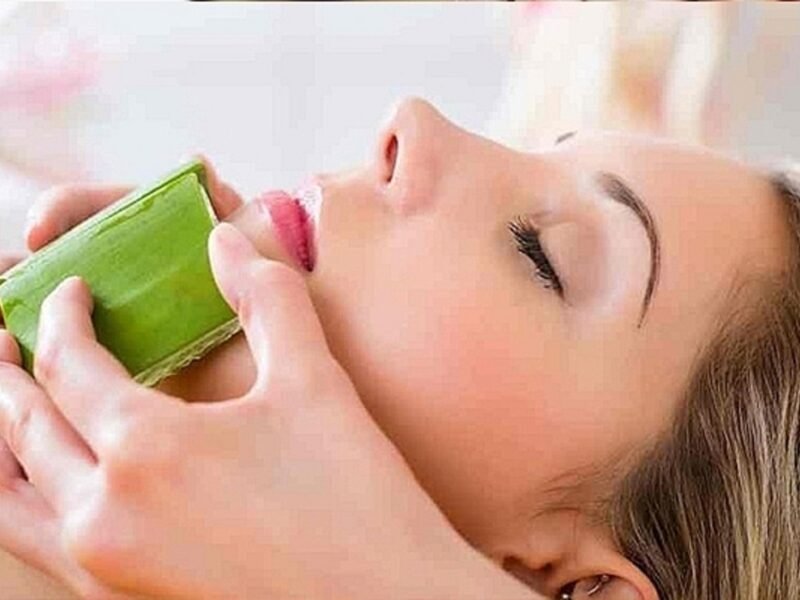 Massage toàn thân bằng nha đam